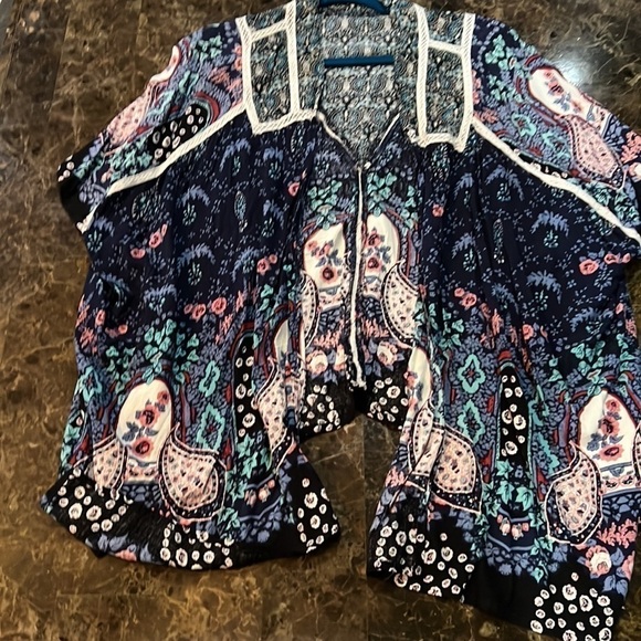 S/M umgee oversized kimono. A104 - Picture 2 of 3